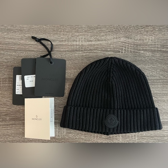 ***BRAND NEW*** Moncler Black Beanie - Picture 1 of 1